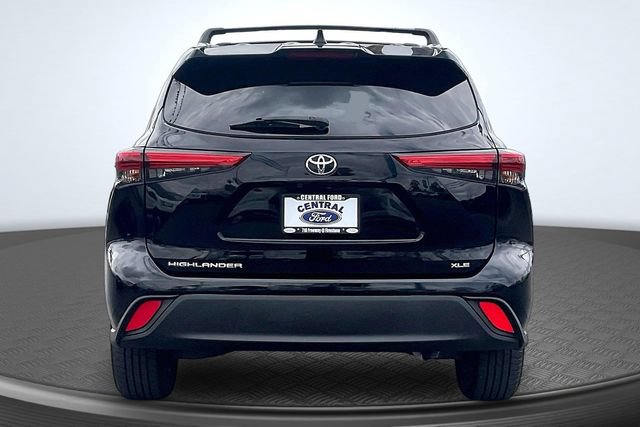 Used 2021 Toyota Highlander XLE FWD image 4