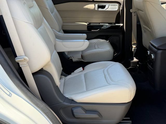 Certified 2023 Ford Explorer Platinum w/ Technology Package AWD/4WD image 16