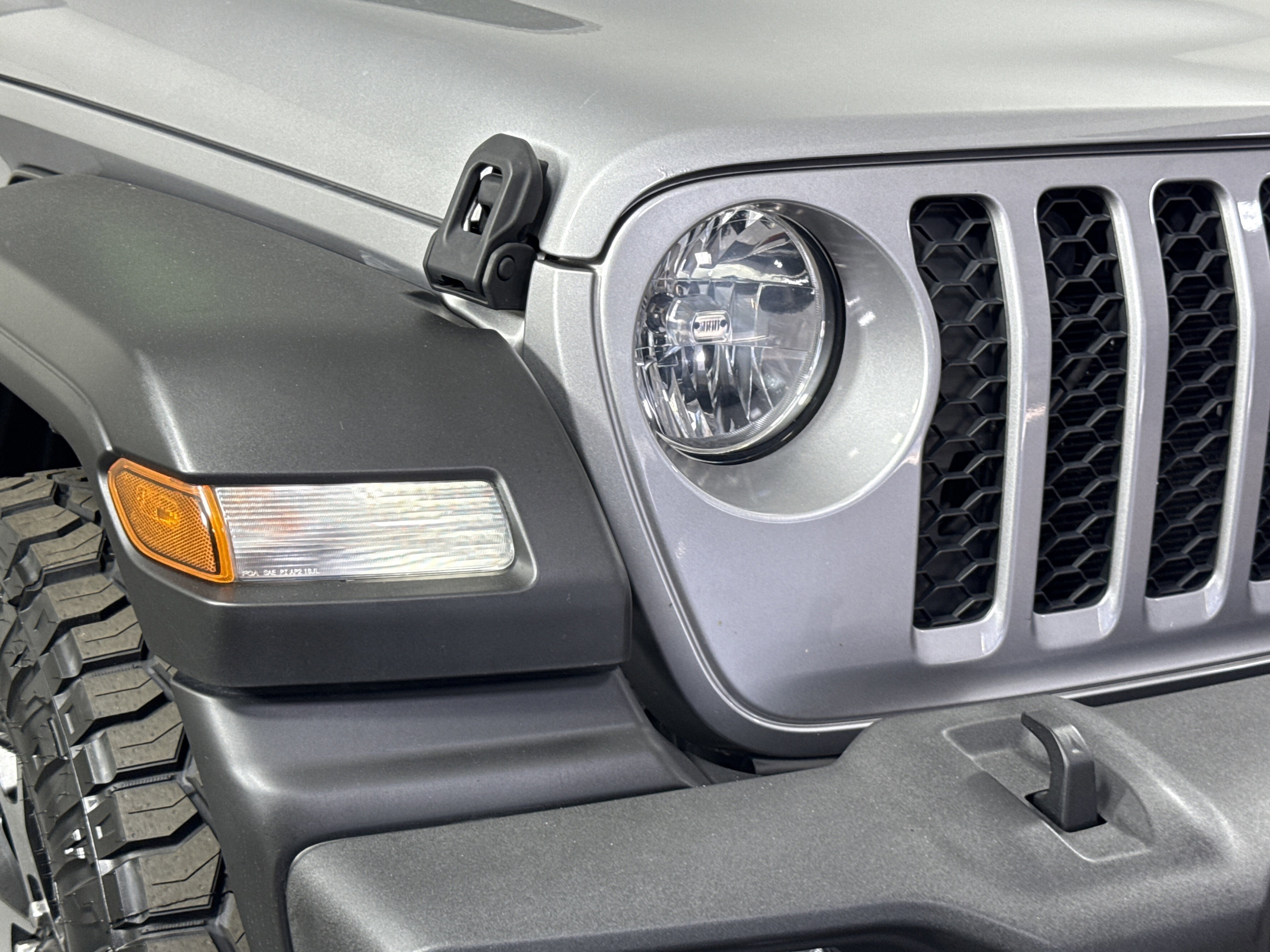 Used 2020 Jeep Gladiator Sport w/ Quick Order Package 24S image 7