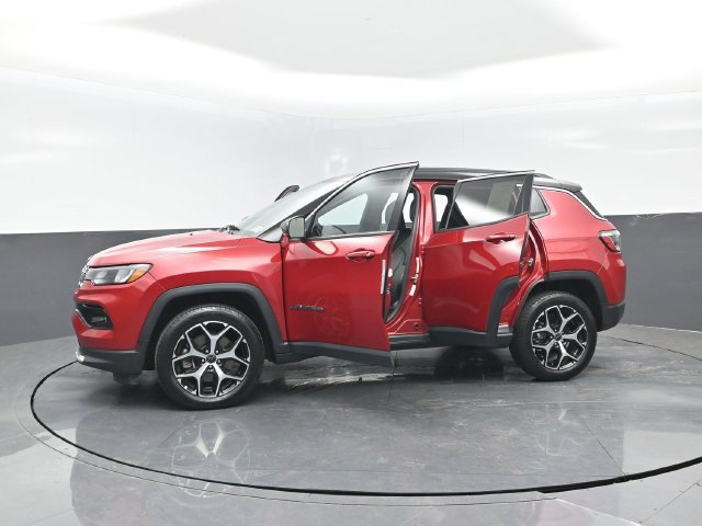 Used 2025 Jeep Compass Limited AWD/4WD image 29