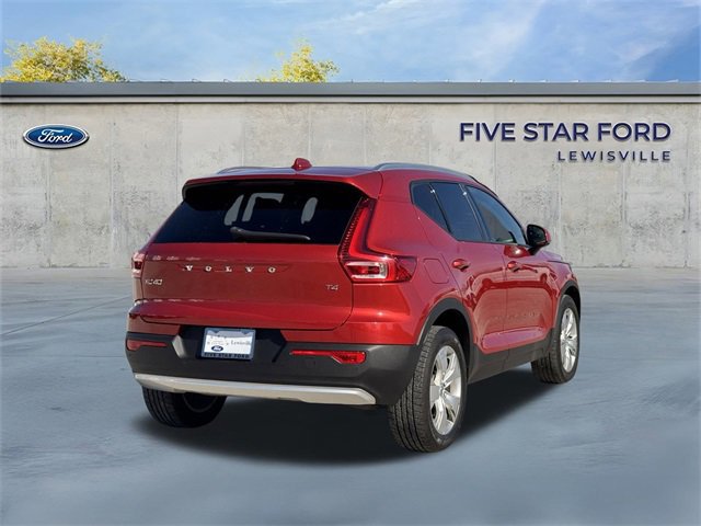 Used 2021 Volvo XC40 T4 Momentum image 5