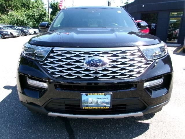Certified 2022 Ford Explorer Platinum w/ Equipment Group 601A AWD/4WD image 2