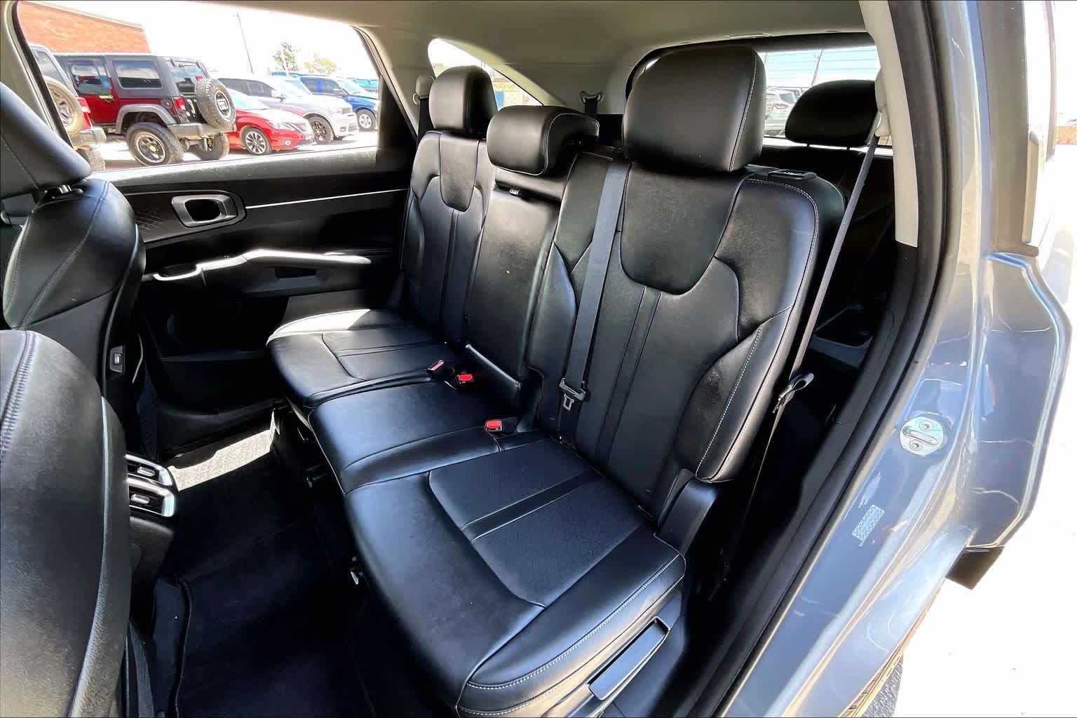 Used 2022 Kia Sorento S FWD image 19
