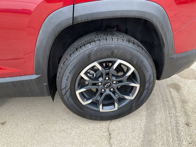 Used 2025 Chevrolet Equinox ACTIV w/ Safety and Technology Package FWD image 13