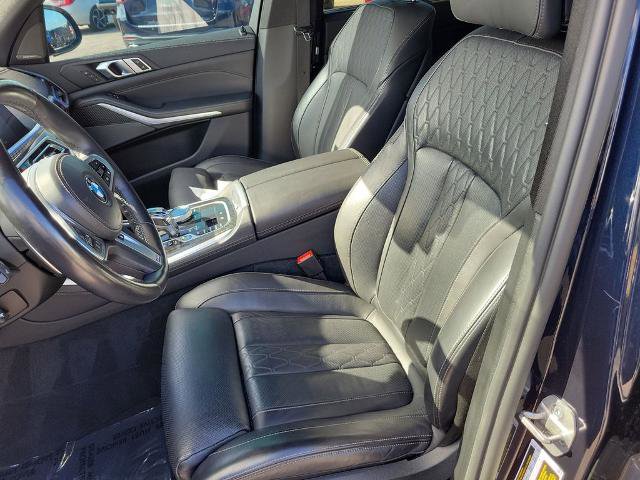 Used 2021 BMW X5 M50i w/ Executive Package image 22