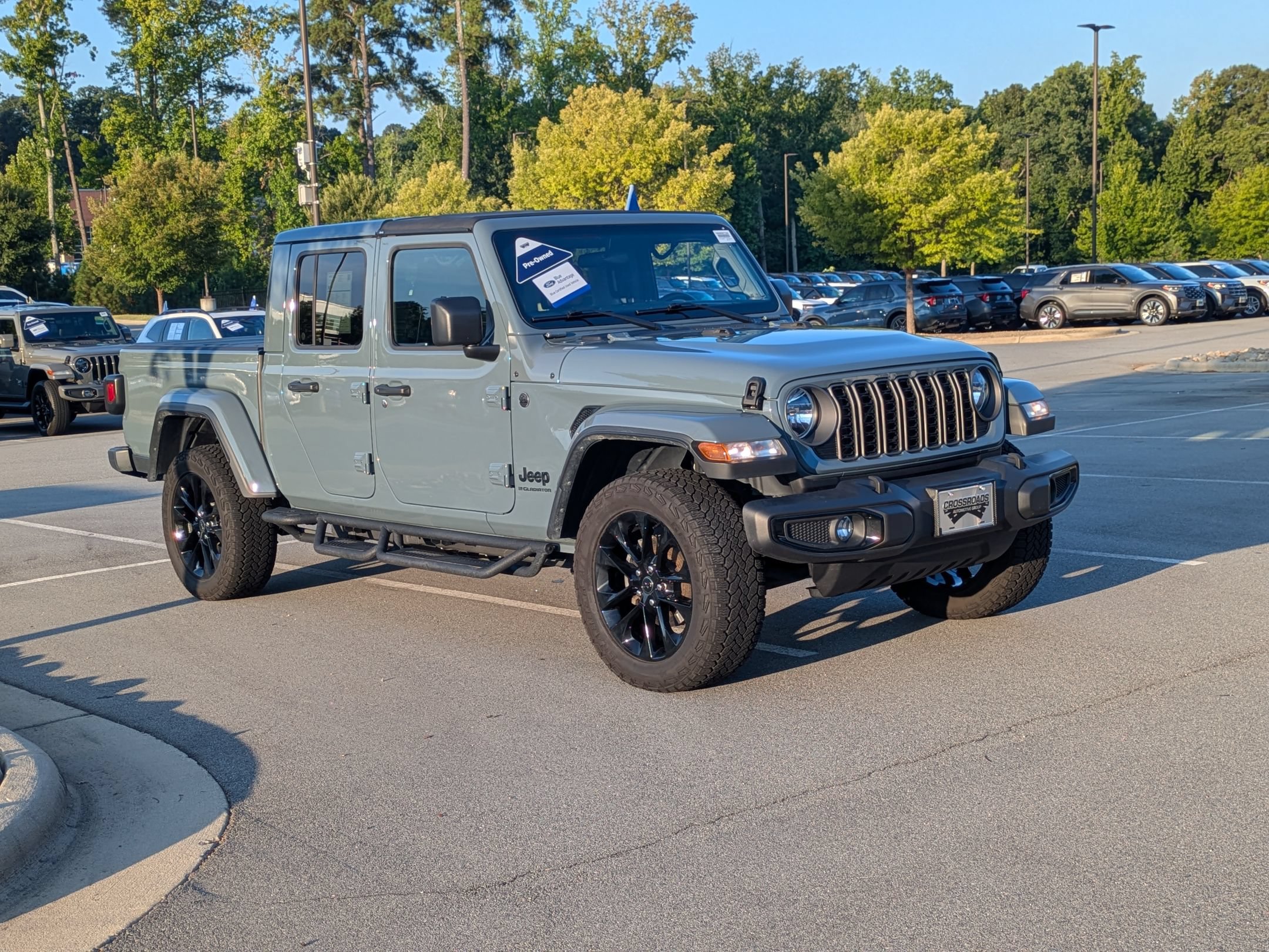 Used 2025 Jeep Gladiator Sport AWD/4WD image 1