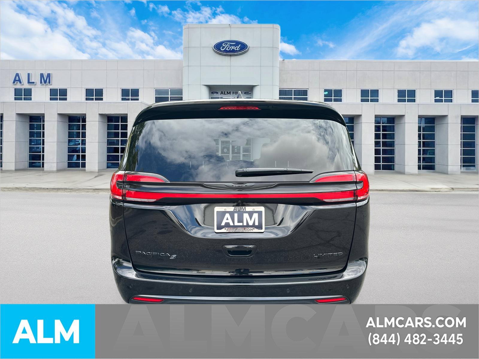 Used 2025 Chrysler Pacifica Limited FWD image 6