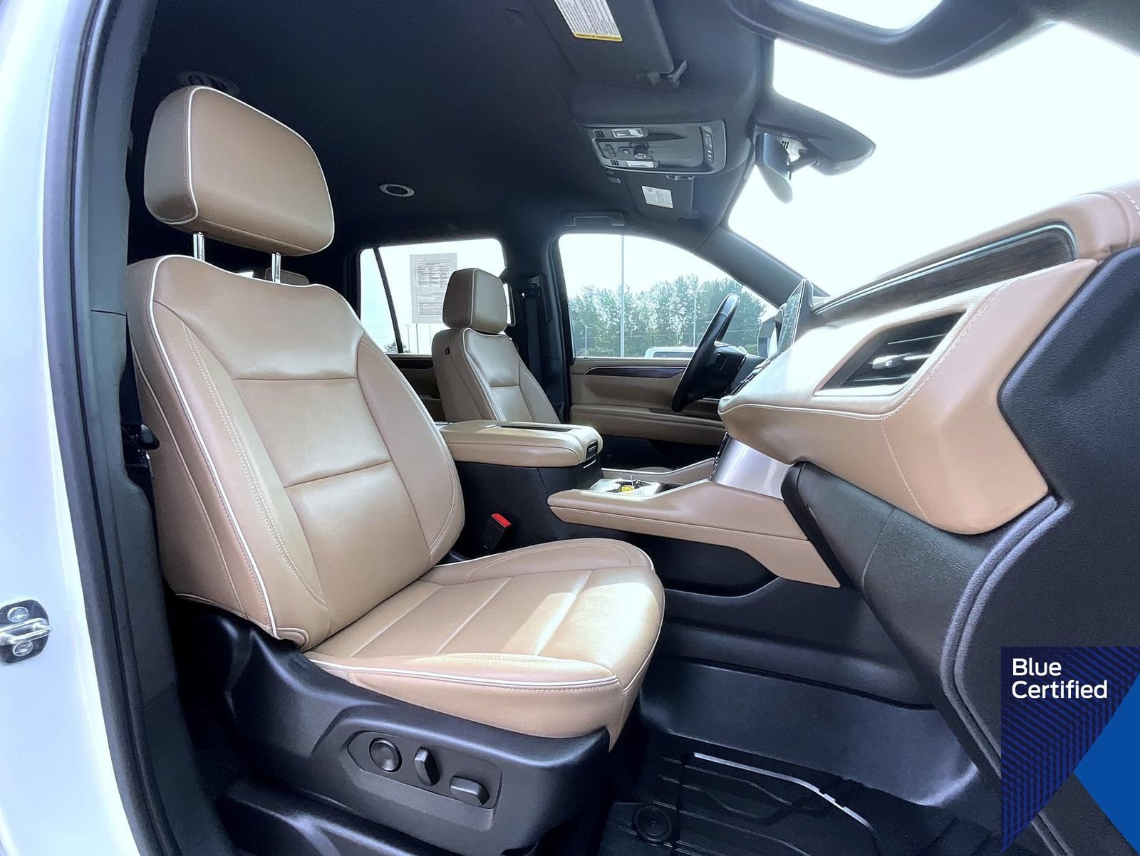 Used 2022 Chevrolet Tahoe Premier AWD/4WD image 16