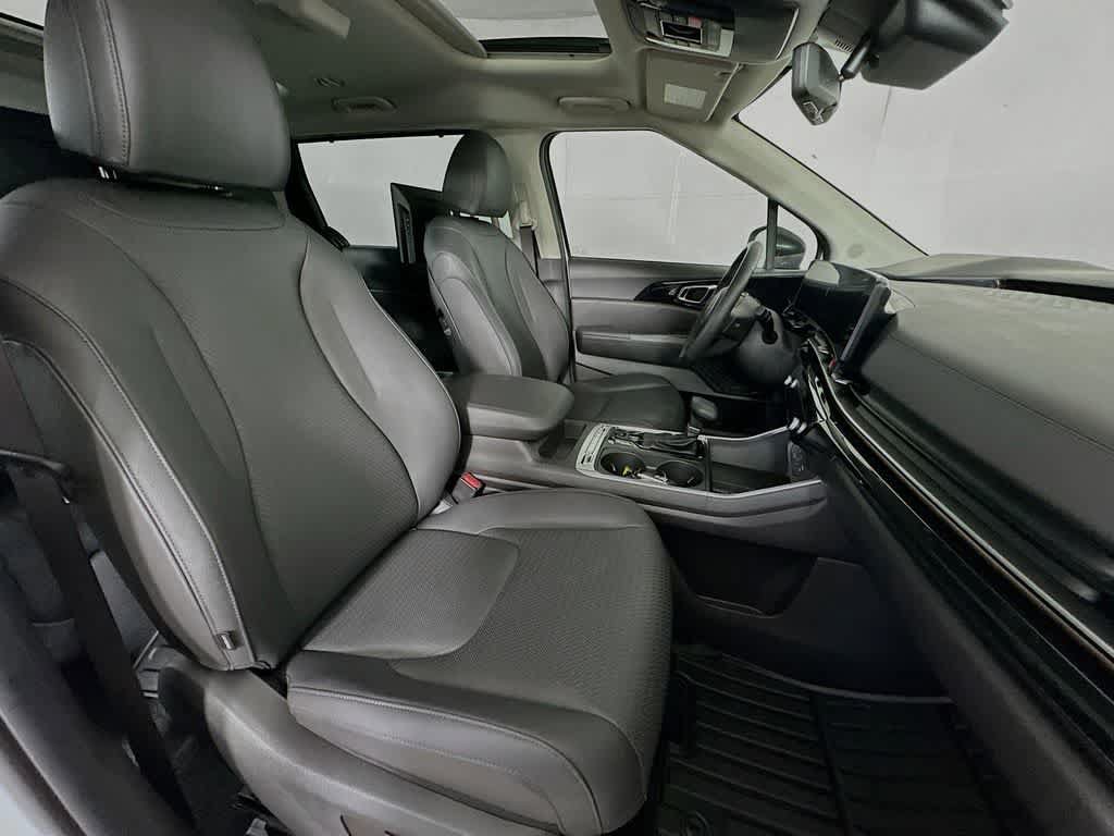 Used 2025 Kia Carnival SX Prestige FWD image 15