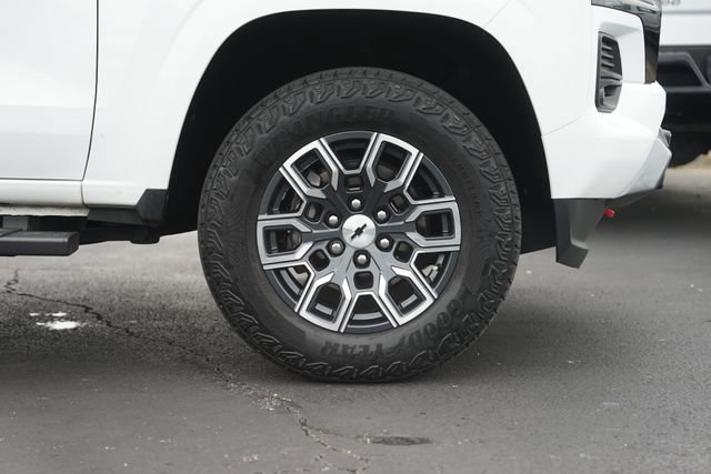 Used 2023 Chevrolet Colorado Z71 w/ Z71 Convenience Package 2 AWD/4WD image 4