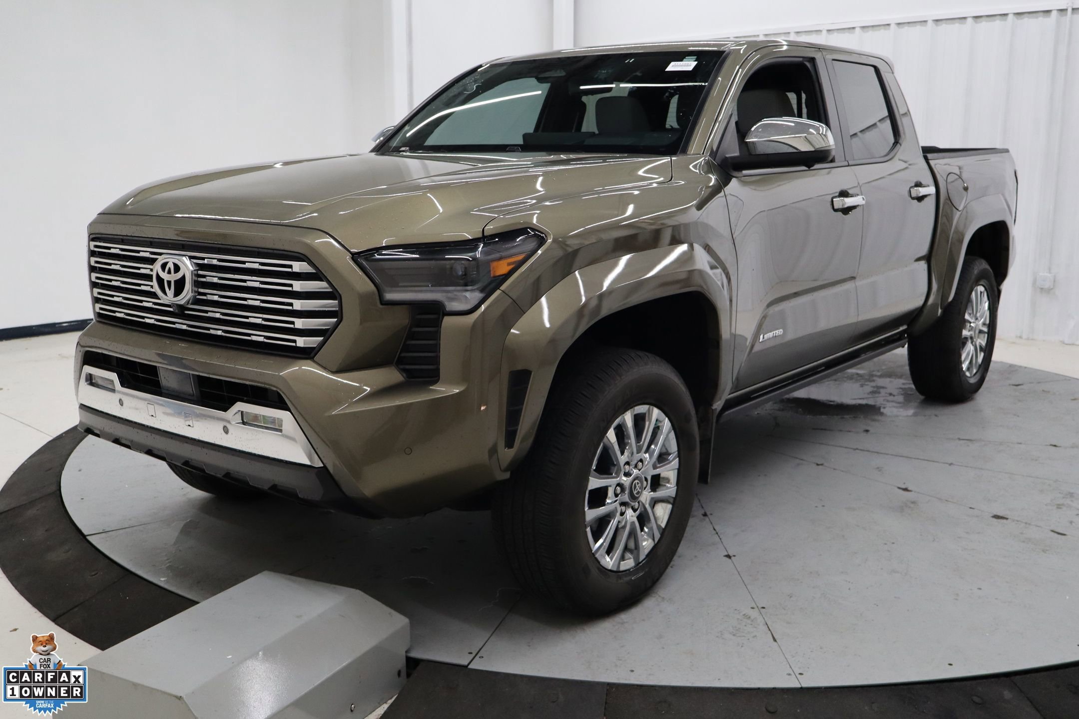 Used 2024 Toyota Tacoma Limited image 4