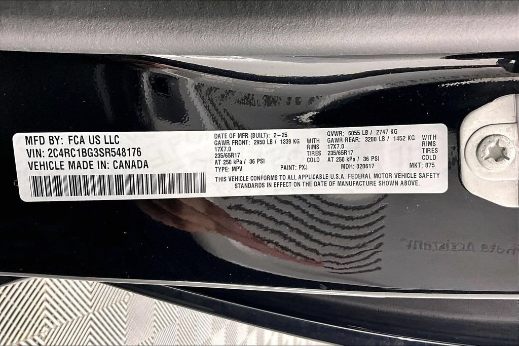 Used 2025 Chrysler Pacifica Select FWD image 36
