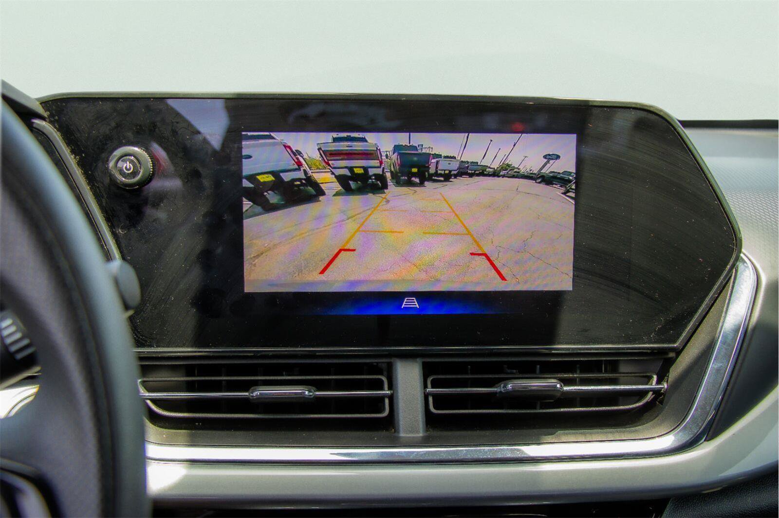 Used 2025 Chevrolet Trax LT FWD image 15