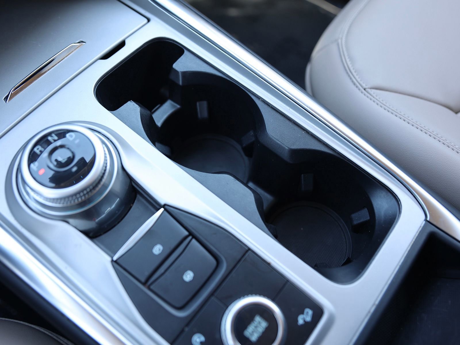 Certified 2023 Ford Explorer XLT w/ Equipment Group 202A image 34