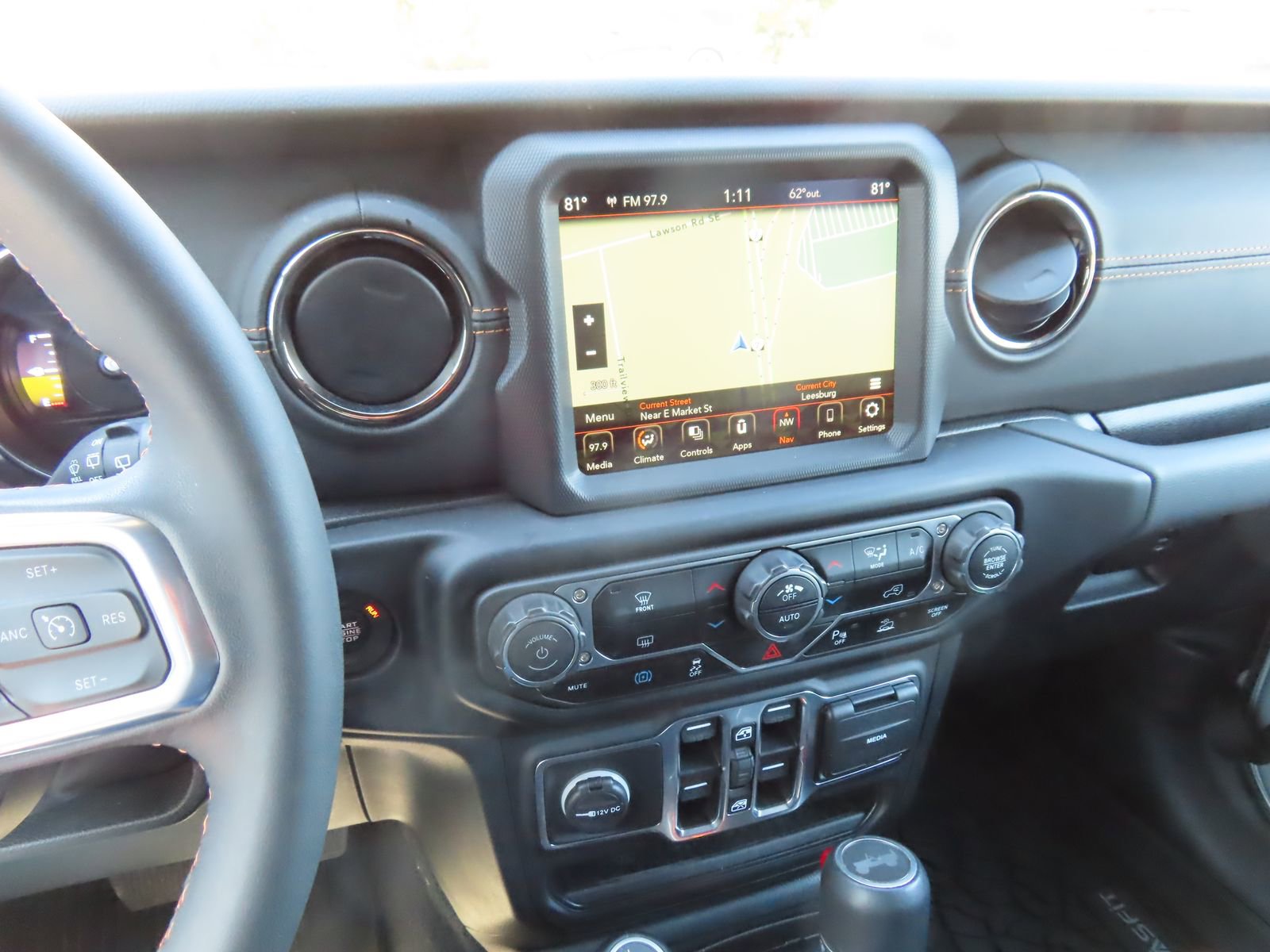 Used 2023 Jeep Wrangler Unlimited Sahara image 23