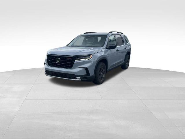 Used 2023 Honda Pilot TrailSport image 2