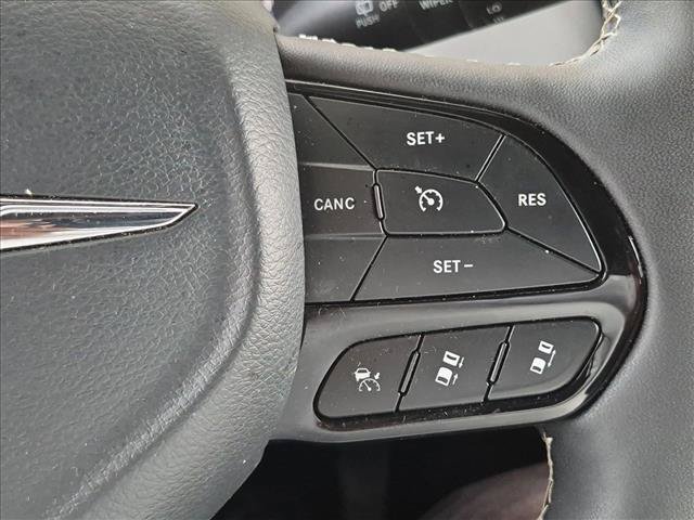 Used 2025 Chrysler Pacifica Limited FWD image 14