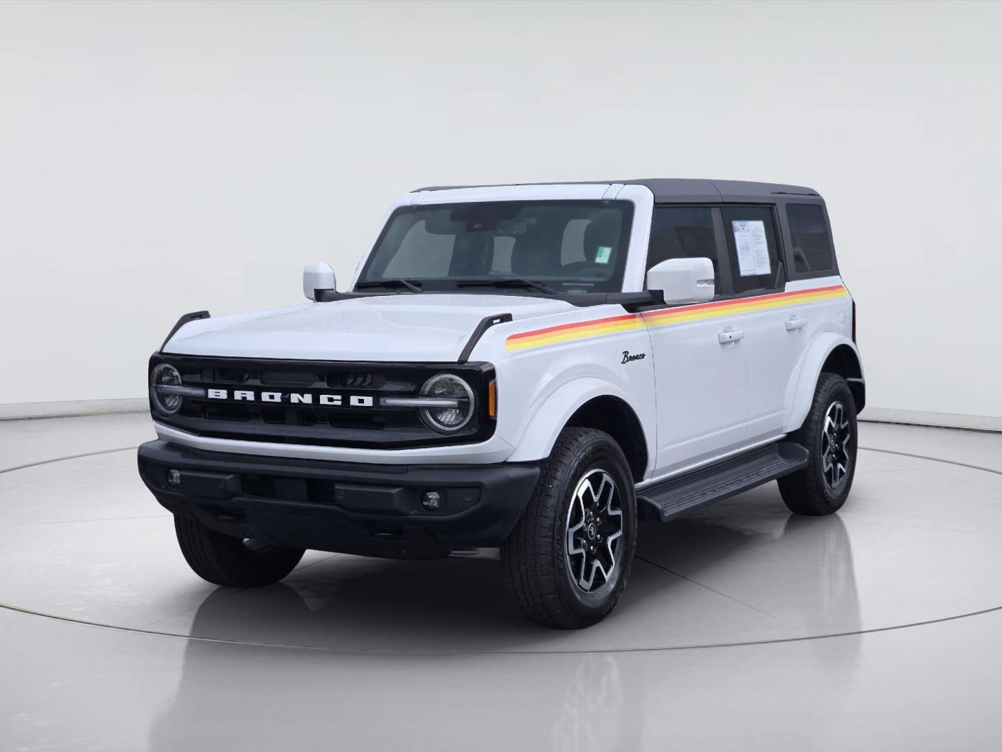 Certified 2025 Ford Bronco Outer Banks AWD/4WD image 1