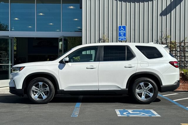 Used 2025 Honda Pilot EX-L image 7