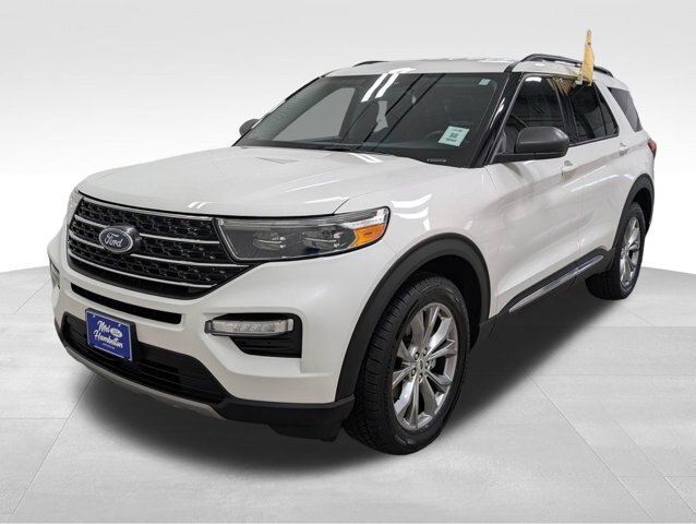 Certified 2022 Ford Explorer XLT w/ Equipment Group 202A AWD/4WD image 17