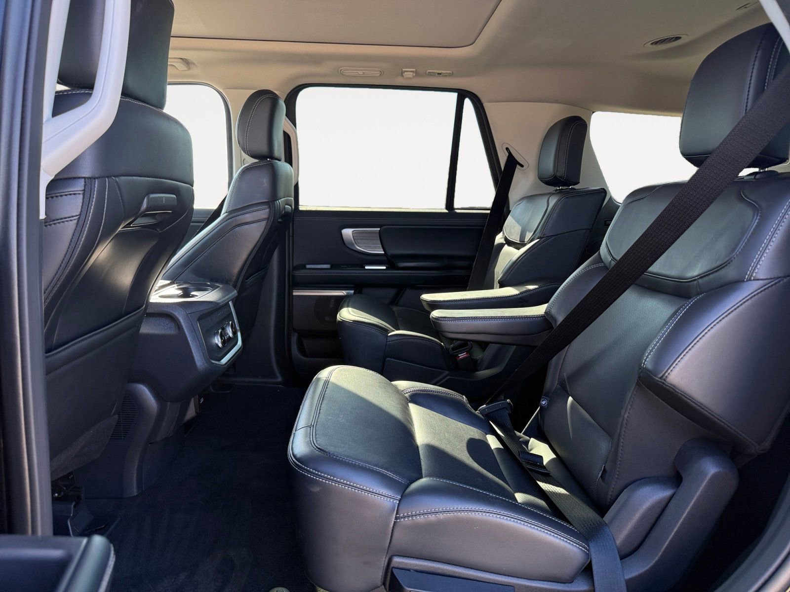 Certified 2025 Ford Expedition Platinum image 13