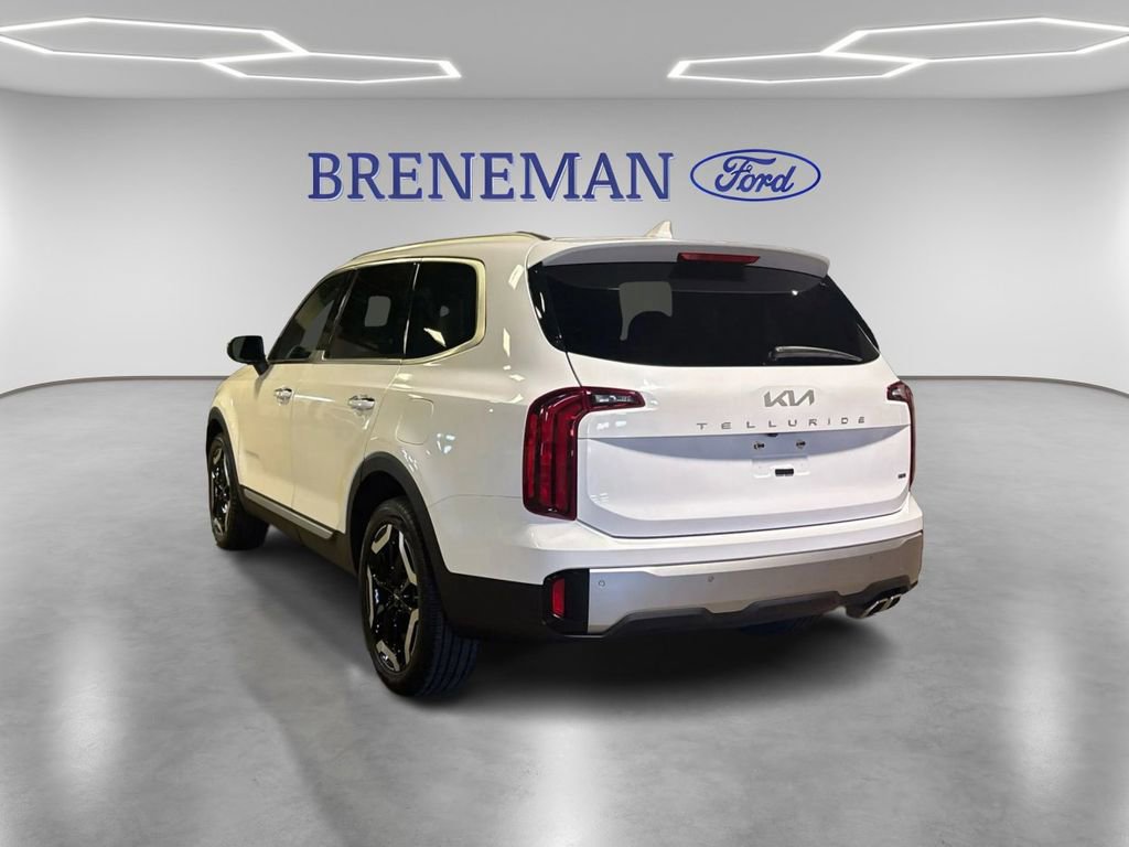 Used 2023 Kia Telluride S w/ S Sunroof Package image 3