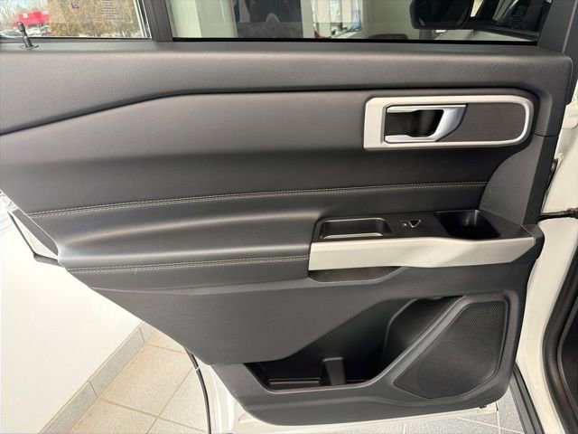 Certified 2022 Ford Explorer XLT w/ Equipment Group 202A image 18