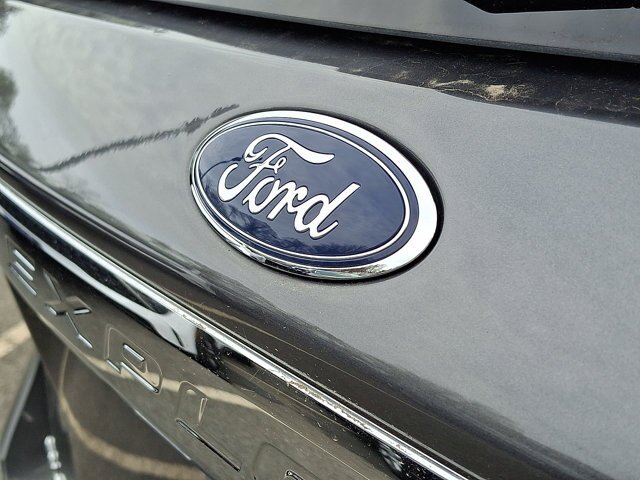 Certified 2023 Ford Explorer XLT w/ Equipment Group 202A AWD/4WD image 16