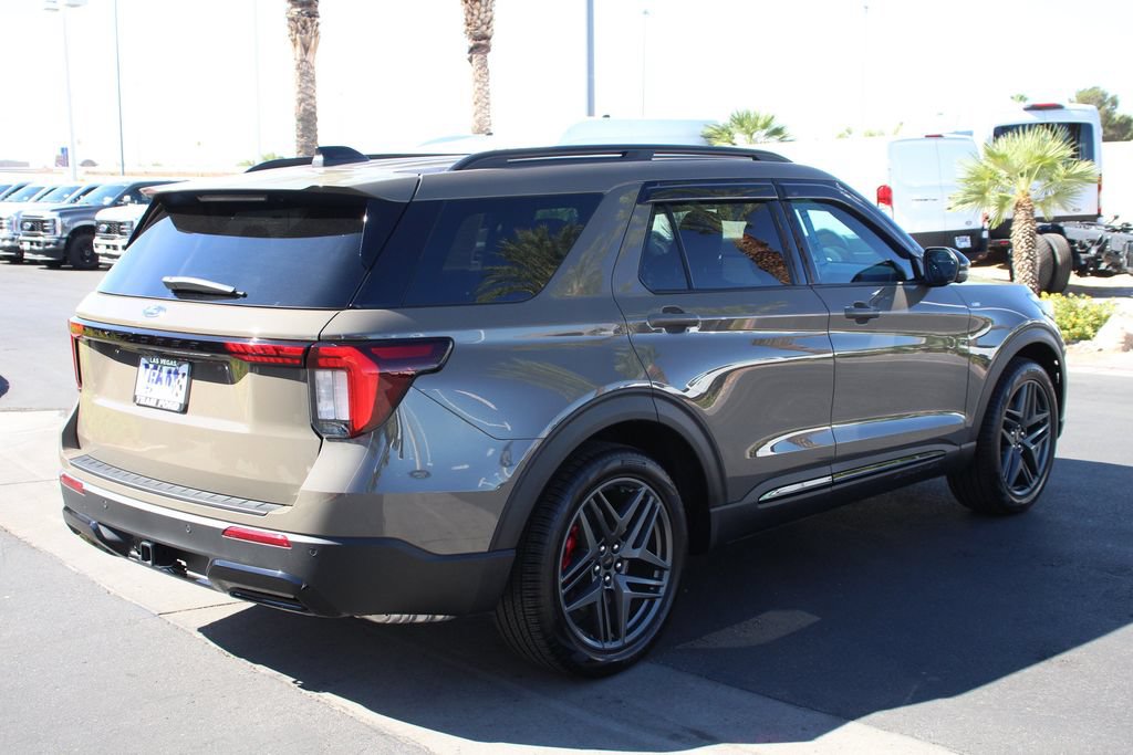 Certified 2026 Ford Explorer ST-Line w/ ST-Line Street Pack RWD image 8