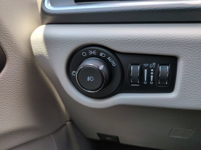 Used 2018 Chrysler Pacifica Touring-L Plus w/ Tire & Wheel Group FWD image 34