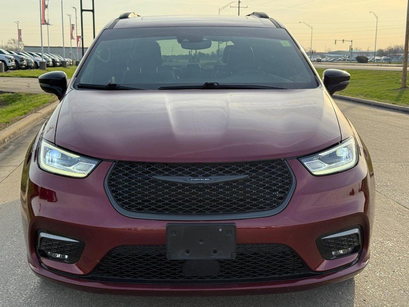 Used 2023 Chrysler Pacifica Limited w/ S Appearance Package image 9