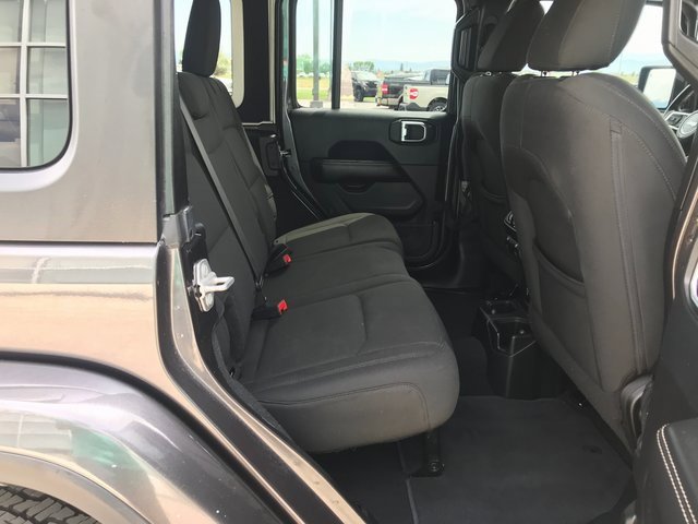 Used 2018 Jeep Wrangler Unlimited Sahara w/ Cold Weather Group image 19