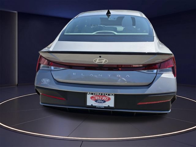 Used 2025 Hyundai Elantra Sport FWD image 5