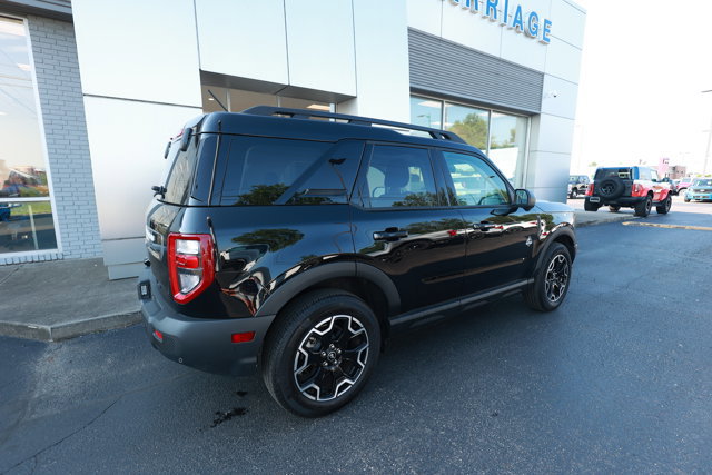 Certified 2025 Ford Bronco Sport Outer Banks w/ Outer Banks Tech Package+ AWD/4WD image 3