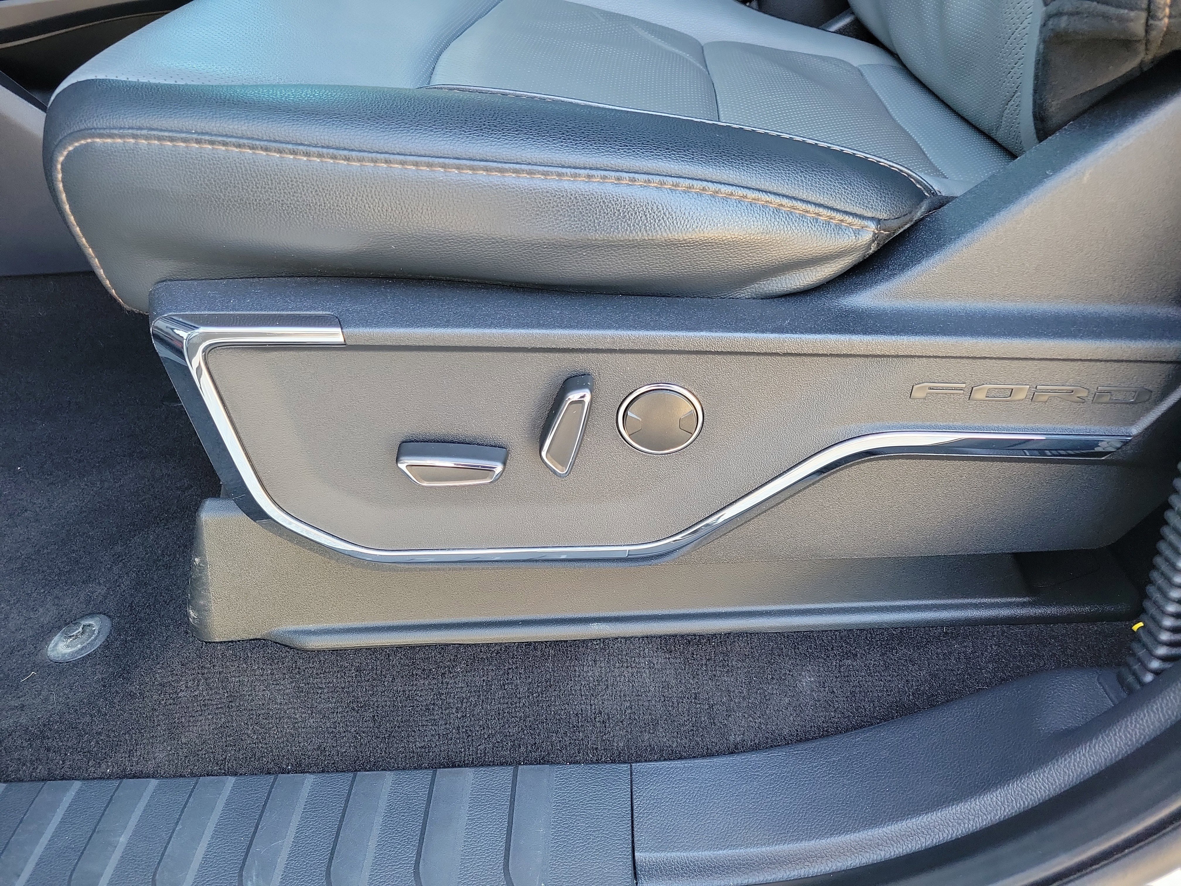 Certified 2022 Ford F150 Lightning Lariat w/ Equipment Group 511A High image 7