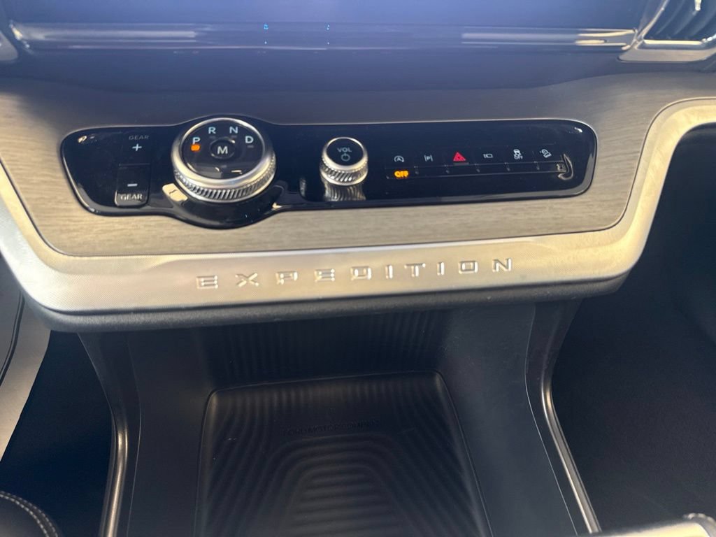 Certified 2026 Ford Expedition Max Platinum w/ Driver's Package AWD/4WD image 25