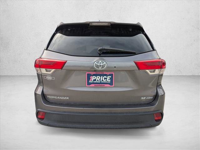 Used 2017 Toyota Highlander SE w/ Carpet Mat Package AWD/4WD image 6