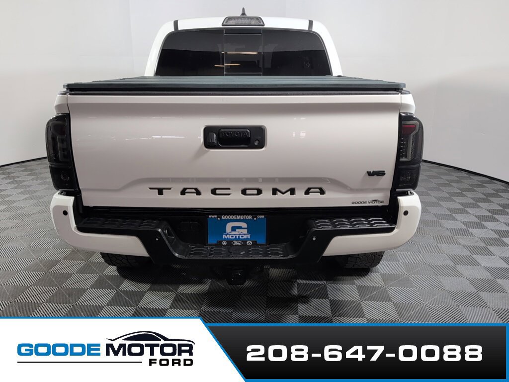 Used 2018 Toyota Tacoma TRD Sport w/ Technology Package AWD/4WD image 7
