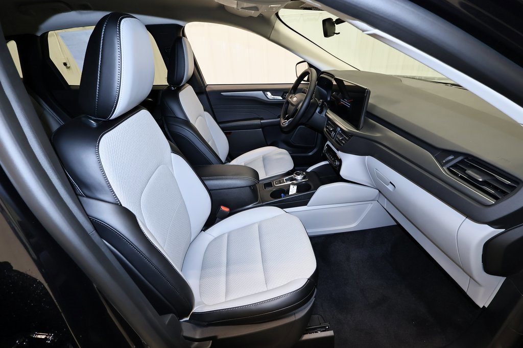 Certified 2024 Ford Escape SE image 32