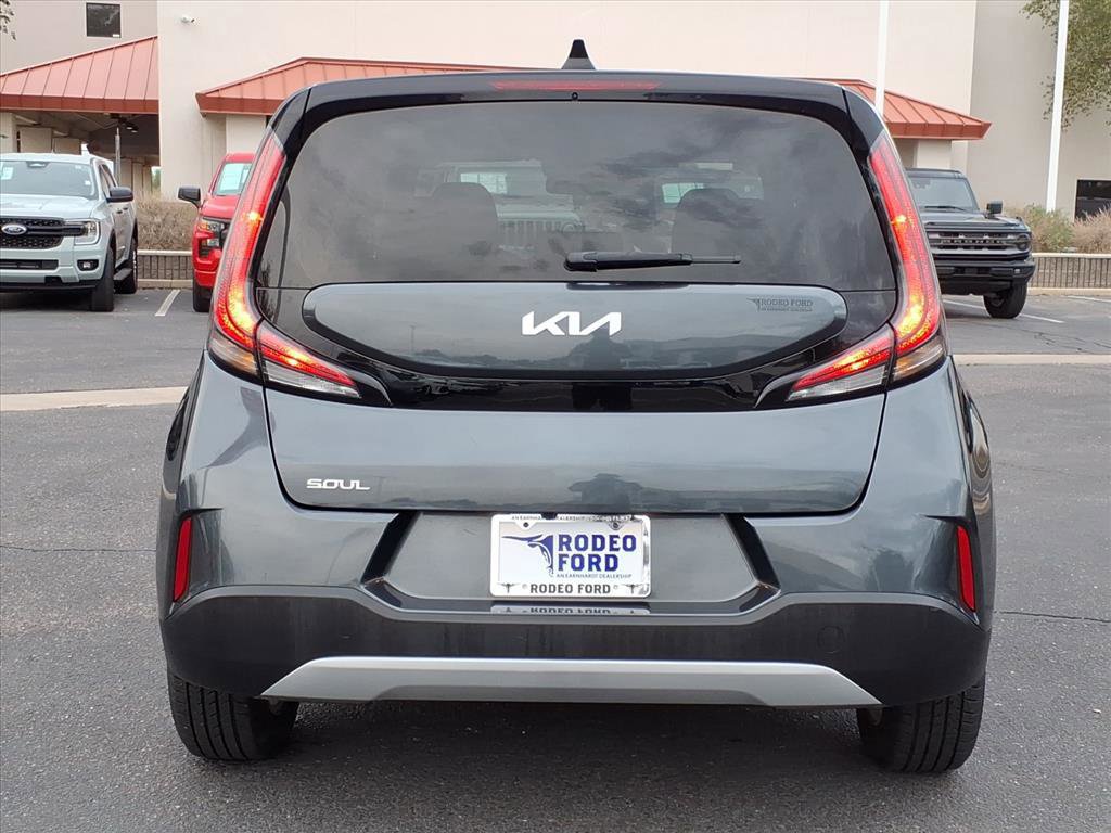 Used 2023 Kia Soul LX w/ LX Technology Package image 3