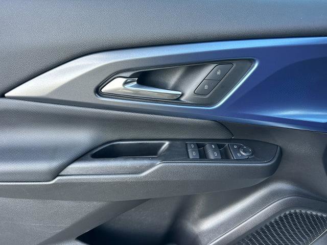 Used 2025 Chevrolet Equinox EV LT w/ Convenience Package image 10