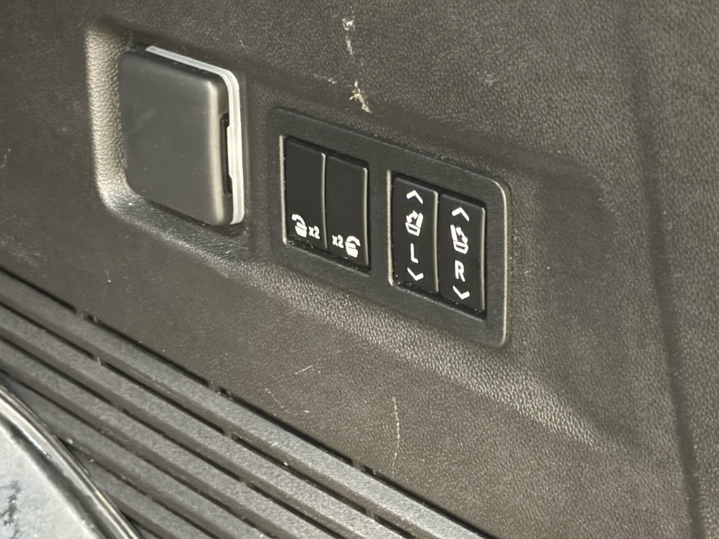 Used 2021 Chevrolet Tahoe RST w/ Luxury Package image 37