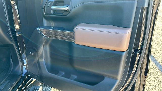 Used 2019 Chevrolet Silverado 1500 High Country w/ Technology Package image 10