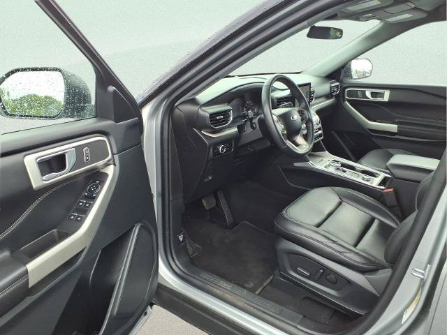 Certified 2023 Ford Explorer XLT w/ Equipment Group 202A AWD/4WD image 8