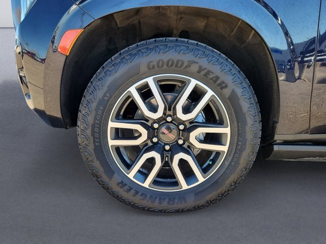 Used 2023 GMC Yukon AT4 w/ AT4 Premium Package AWD/4WD image 14