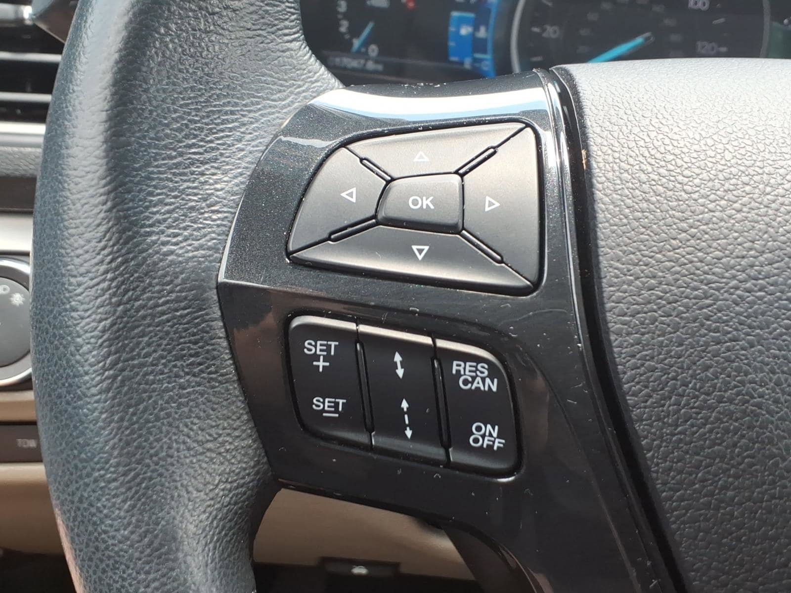 Certified 2018 Ford Explorer XLT w/ Equipment Group 202A AWD/4WD image 17
