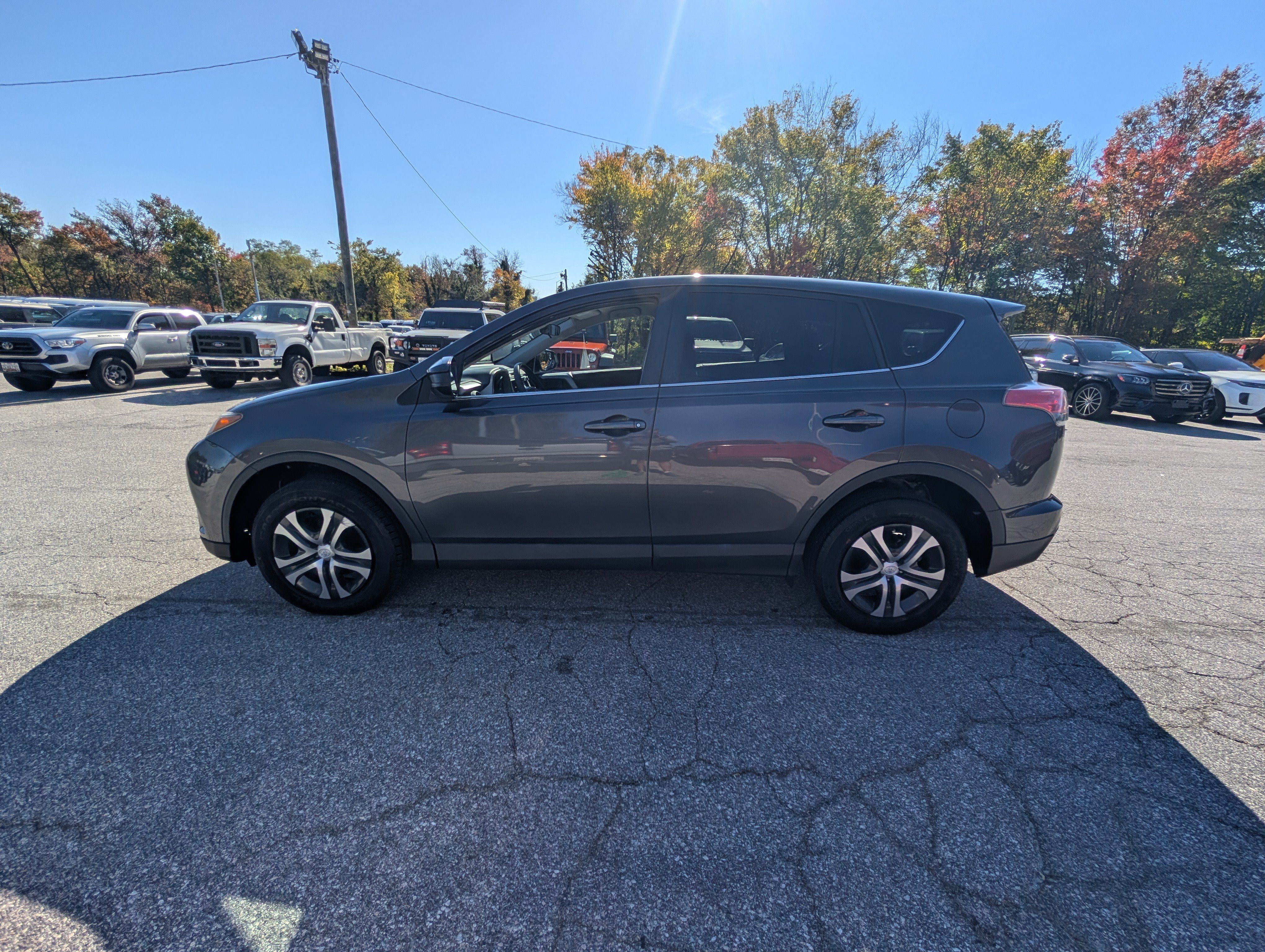 Used 2018 Toyota RAV4 LE w/ All Weather Liner Package AWD/4WD image 3