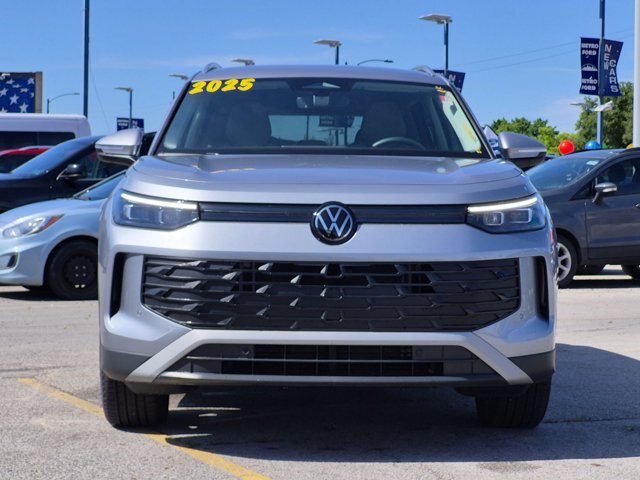 Used 2025 Volkswagen Tiguan SE FWD image 9