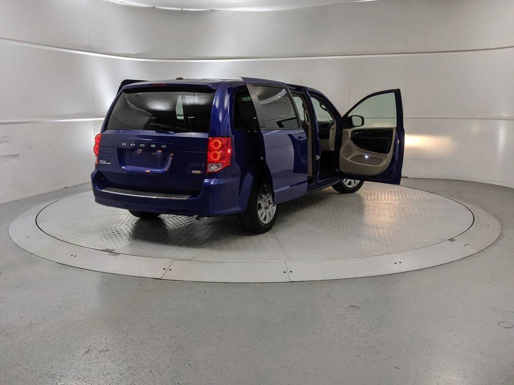 Used 2018 Dodge Grand Caravan SE w/ UConnect Hands-Free Group image 10