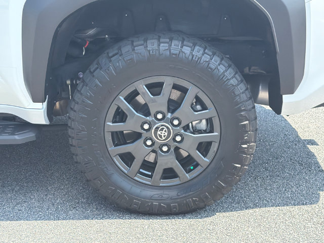 Used 2025 Toyota 4Runner SR5 AWD/4WD image 21